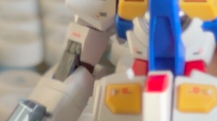 Lại một Nguyên Tổ... hình như không đúng, quên đi... không có gì sai cả!