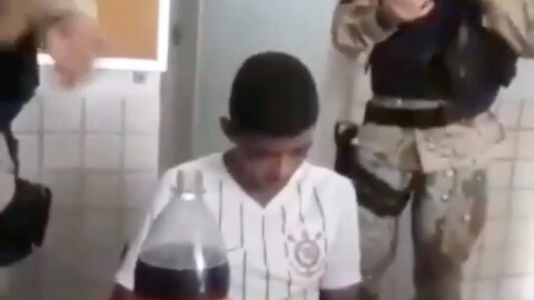 ในบราซิล คนอายุต่ำกว่า 18 ปีไม่สามารถถูกจับกุมหรือลงโทษได้ แต่เพื่อนคนนี้กลับถูกจับในวันเกิดครบรอบ 1