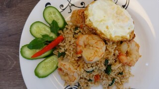 Spicy Thai Chili & Basil fried rice street food ข้าวผัดกระเพรากุ้ง