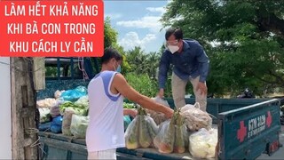 Đi phát những phần rau củ quả trong khu vực cách ly.