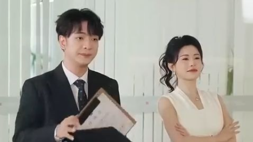 Setelah putus dari mantan, aku menikah dengan pamannya sang CEO