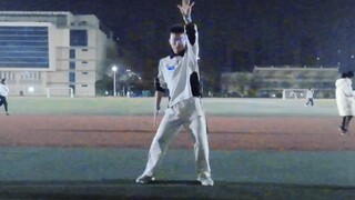 男大学生就是要在夜晚婀娜多姿。