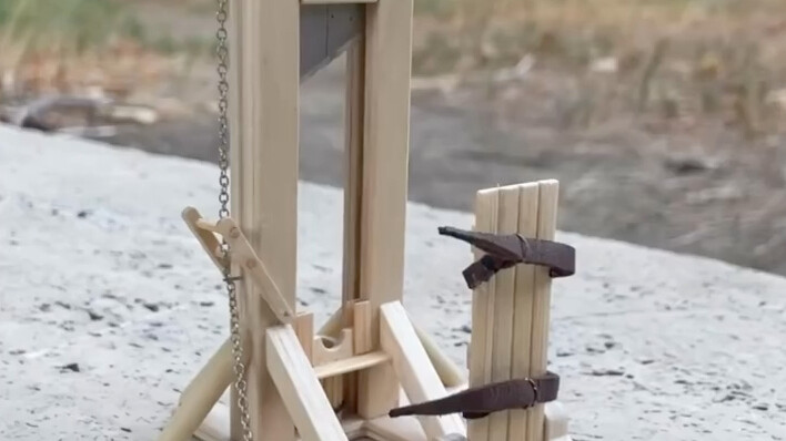 Nguyên nhân của chuyển động rơi tự do