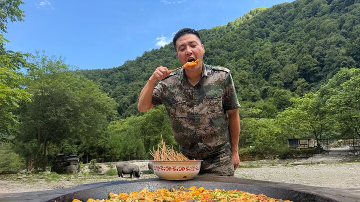 When it’s hot, I eat Bobo Chicken—just one yuan per skewer.