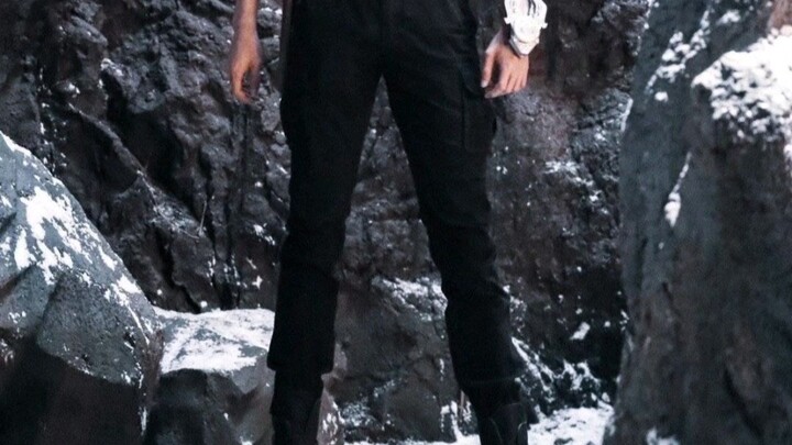 Pria ini benar-benar ganteng banget, kenapa dia bisa seganteng ini? Wajah dan tubuhnya kayak karya s