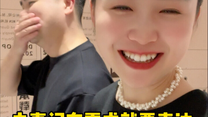 الحب الحقيقي لا يعاقب الطرف الآخر بالصمت؛ فالتحاور هو الطريقة الأكثر مباشرة لحل الخلافات. الفم المفت