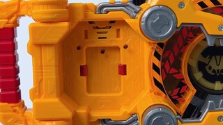 Still the familiar taste..Kamen Rider Geats DX Powerful Builder & Gigant Upgrade Buckle