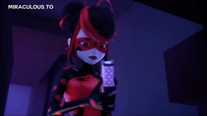 قطة مشردة تُراقب حياة قطة سعيدة، الأمر مؤثر جدًا ويجعل القلب يتألم، #الدعسوقة_ريدي_في_باريس