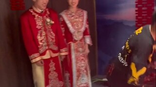 舅舅这个红包要是给少了，过了年我就剪头起
