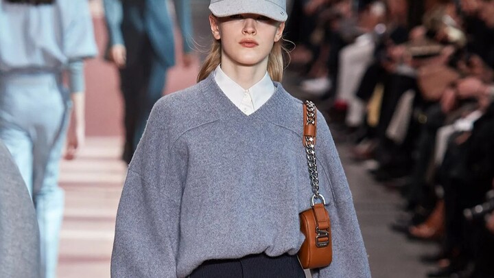 Simplicity and comfort, a cool, avant-garde, and fashionable sporty style | Sportmax 2019 Fall/Winte