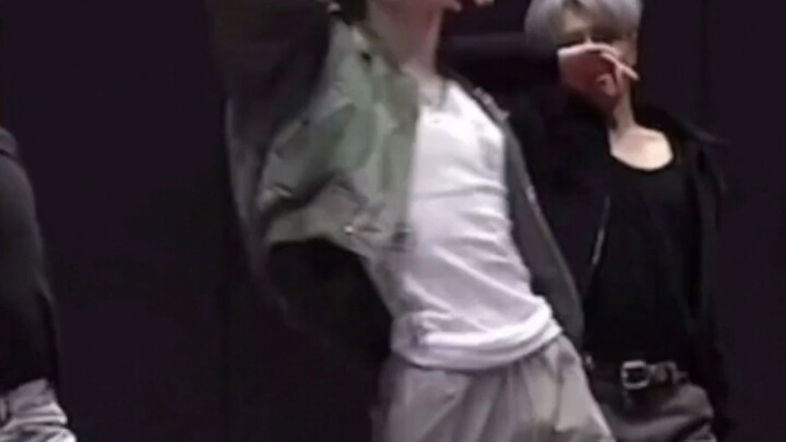 خصر نيشيمورا ريكي... من يستطيع أن يفهمني؟