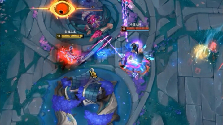 การ์ด: แกเพิ่งเรียนท่าซานฮวาจวี้ติงมาได้ไม่นาน ก็คิดว่าตัวเองเจ๋งแล้วเหรอ? ถึงกับกล้าต่อยฉันเลยนะ