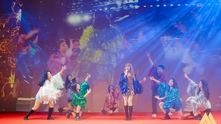 Chúng tôi thực sự đã nhảy theo bài Karma của Taylor Swift tại cuộc họp thường niên!