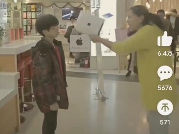 2011年珍贵视频（母亲怒砸初代iPad）拍摄于2016年