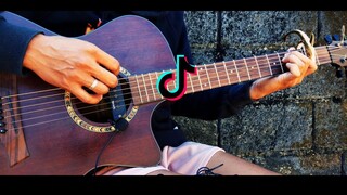 When you play tiktok song in just 2 Chords