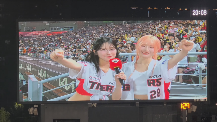 【fromis_9 แพ็กจีฮอน (แบ็กจีฮอน) & ซงฮาหยาง (ซงฮาหยาง)】ท่าเต้นสามจังหวะ