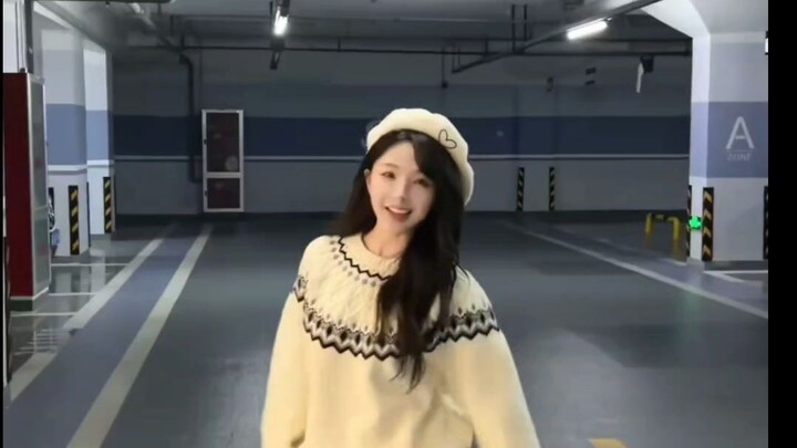 วัง xiaoyu โปรดดื่ม ชา นม王小草请喝奶茶