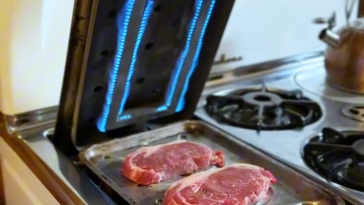 Pan-Seared Steak Using a 1950s Gas Stove
