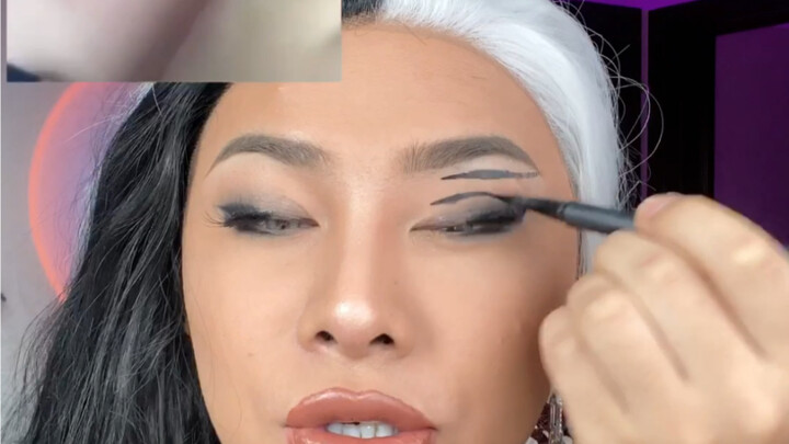 Challenging myself to draw eyeliner in one second abroad—did I nail it in one go? Or did I totally f