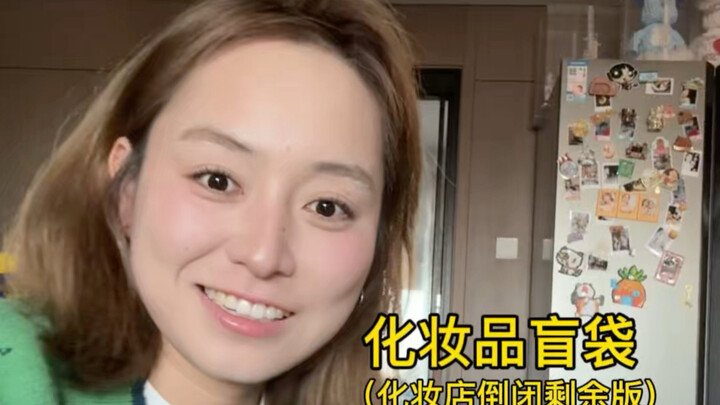 Món quà nhỏ từ tiệm trang điểm đóng cửa của hai chị em ở phương xa