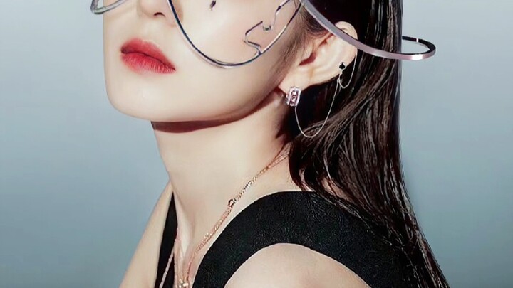 Female idols from the same company who debuted with identical names