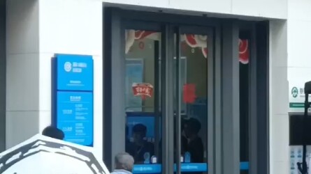 偶遇龙叔（成龙）在武汉光谷拍戏 应该是新电影 抢劫银行的
