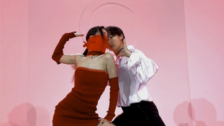 Eun Jung said that she likes to watch all the dances performed by young men (Masked version in the p
