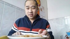 ASMR EATING SOUNDS - ROTI PARATHA WITH POWDERED SUGAR AND SWEET CHILLI SAUCE