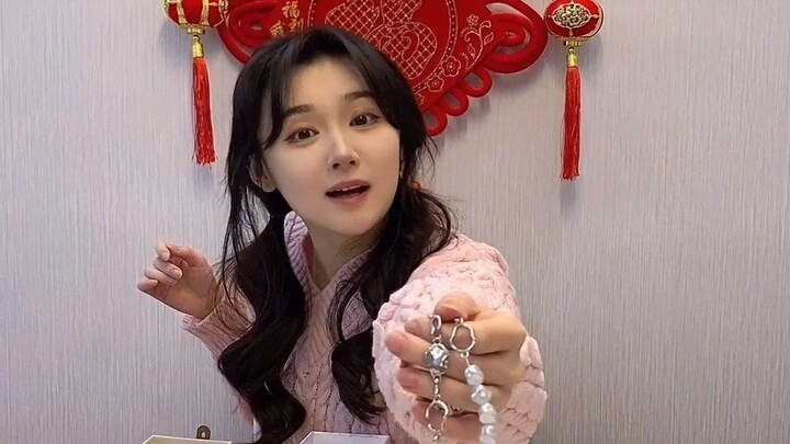 ของที่เธอให้ฉันมันดูแปลกๆ ไปหน่อยใช่ไหม?