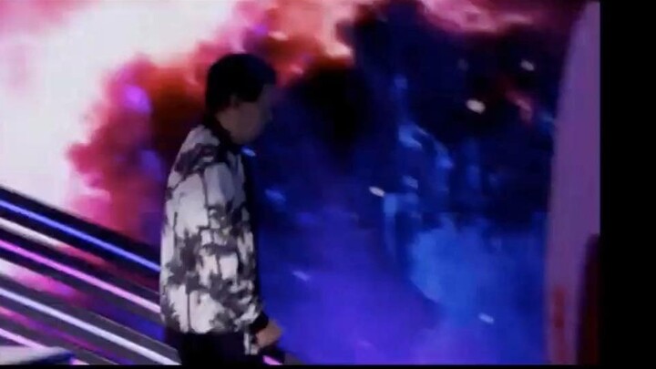 Ken Jeong เดินออกมาหลังจากที่ Rudy Giuliani ถูกเปิดโปงใน The Masked Singer