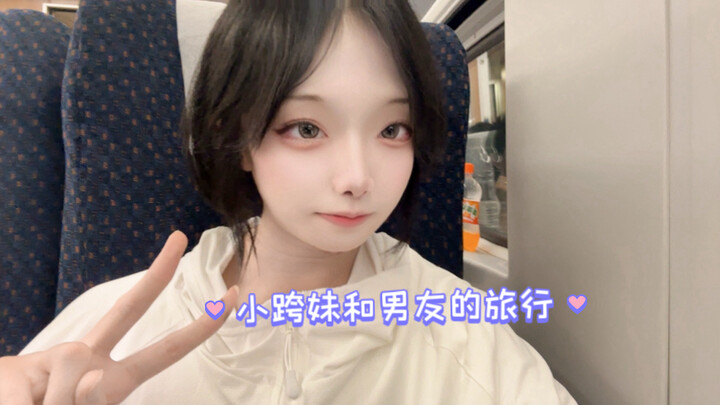 Little Kuai Mei watches her boyfriend transform into a beautiful young lady by doing his makeup righ