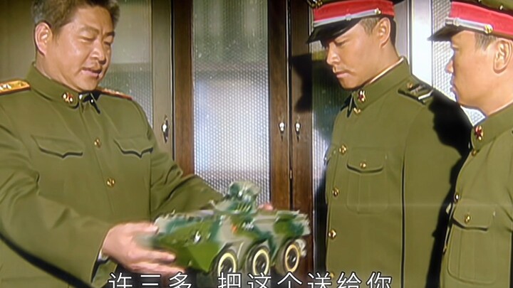 “Khi Hứa Tam Đa chia tay Trung đoàn 702, trung đoàn trưởng đã cấp cho anh bộ trang bị đỏ chót”