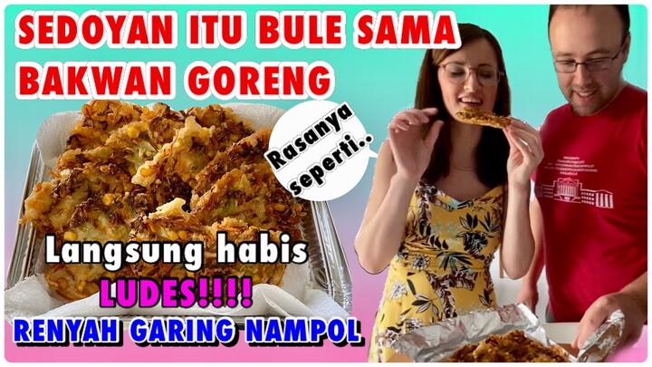 BULE COBAIN BAKWAN GORENG LEGENDARIS | Bule coba makanan Indonesia (INDO sub)