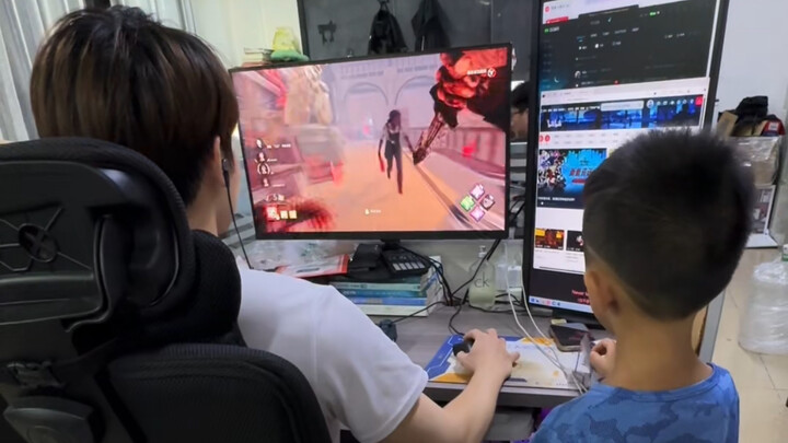 Berikan dia sesuatu yang enak.