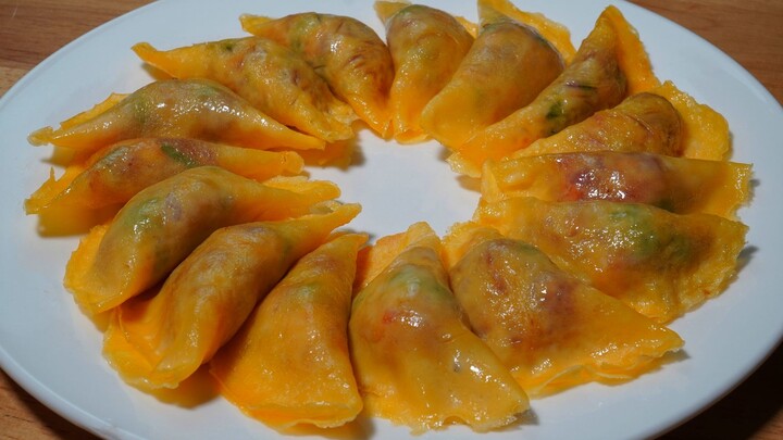 Kalau bikin pangsit telur, jangan pakai sendok lagi! Ini dia cara cepat yang hanya butuh wajan datar