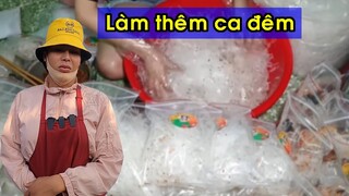 DIVA Cát Thy và nhân viên làm thêm ca đêm để kịp phục vụ khách mua bánh tráng trộn