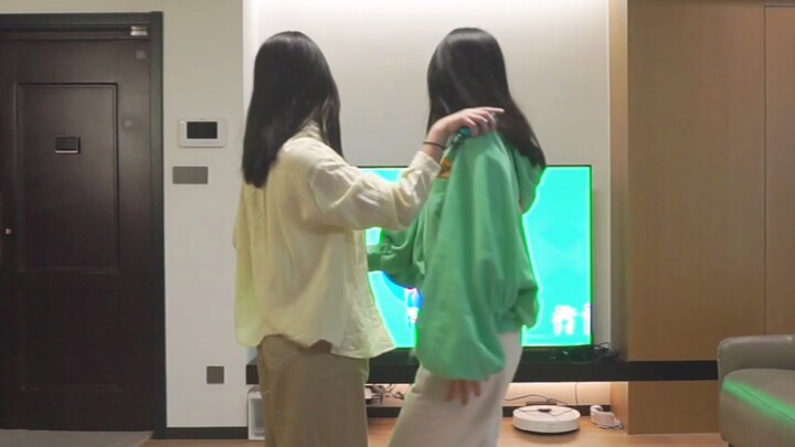 Two high school girls playing Just Dance together...I can't say 🥵