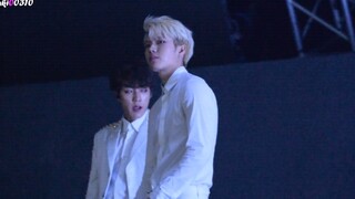 Nam Woo-hyun nhảy chính cut—cut nhảy chính Destiny trong concert world tour của Infinite, đây là một