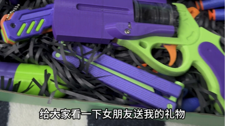 Món quà bạn gái tặng mình mình thích quá đi mất!