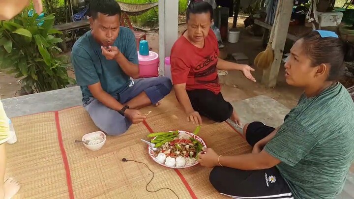 ตำมั่วตีนไก่บ้านทุ่งนาแซ่บๆนำกันจ้า