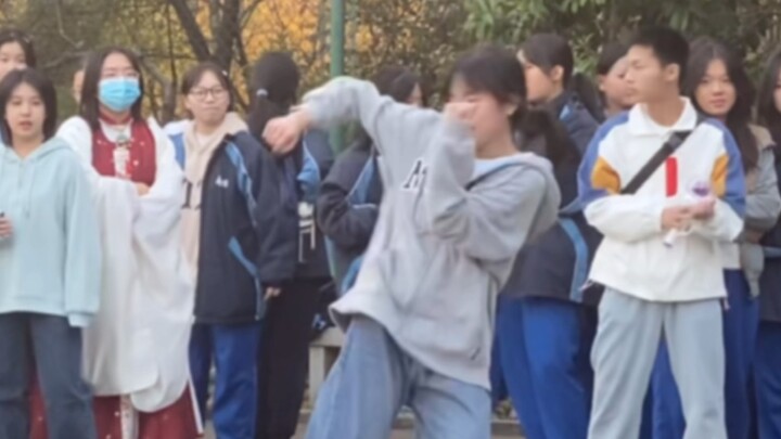 Tổng hợp các màn nhảy ngẫu hứng cá nhân tại hội chợ lễ hội câu lạc bộ – có chia thành nhiều tập