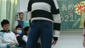 งานเลี้ยงวันขึ้นปีใหม่ของมัธยมปลาย สถานการณ์สังคมที่น่าอับอาย ฮือออออออ