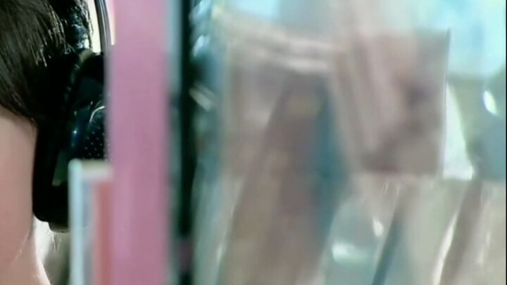 "17-Year-Old Vivacity," aired on August 8, 2009. Zheng Shuang was only 17 years old when she filmed 