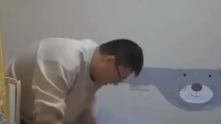 Hơn 10 tháng gọi "mẹ", đột nhiên một tiếng "bố" khiến người bố đang chuẩn bị rút lui vui sướng không