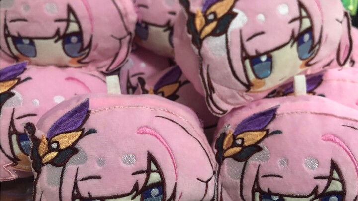 Oops, I accidentally fell into Ellie’s cozy little nest! ♪(^∇^*)