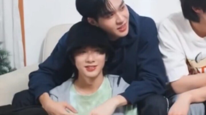 【auausave】พอมีเมียแล้วหนุ่มหล่อก็ไม่ค่อยมีค่าเท่าเดิมเลย