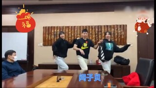 【33 ชุดประจำวัน】เต้นวงเกิร์ลกรุ๊ป | เยี่ยนจื่อเป่ย เผิงสวี่เหว่ย ถังเฉียนถิง (ใครยังไม่รู้ว่าอาเป่ยเ