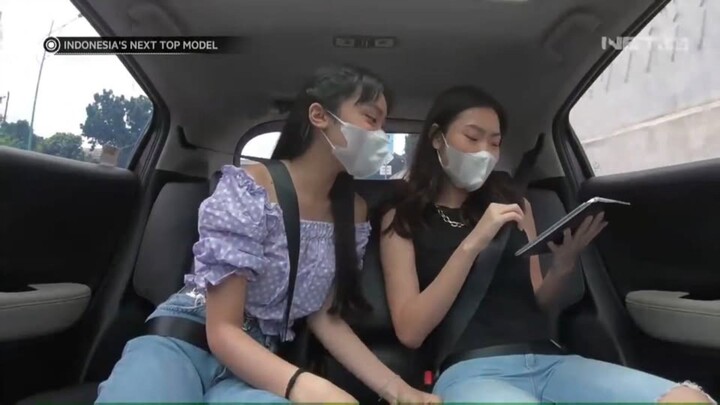 Salah baca maps,, Eveline dan Audrey kesasar.