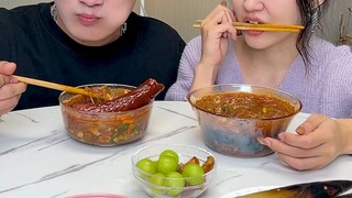 #บะหมี่เสฉวนรสเปรี้ยวเผ็ด คุณเดาสิว่าปินปินตกใจกับ "ผม" ไหม?