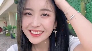 Từ khi gặp cô ấy, tôi phát hiện ánh mắt chẳng thể giấu nổi tình yêu...